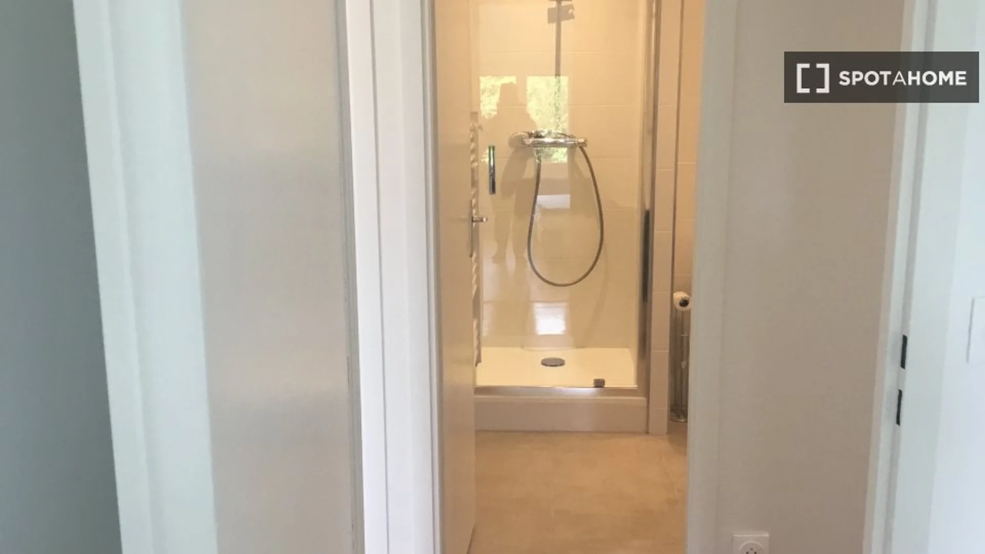 Habitación estudiantil económica con ubicación conveniente en 