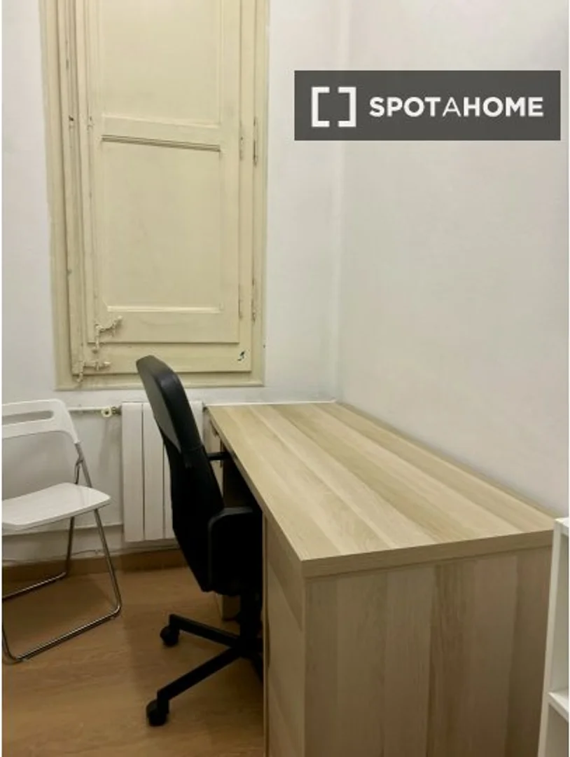 Habitación estudiantil económica con ubicación conveniente en 