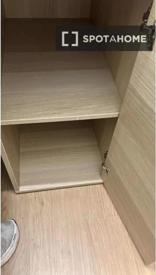 Habitación asequible para estudiantes con buena iluminación en 