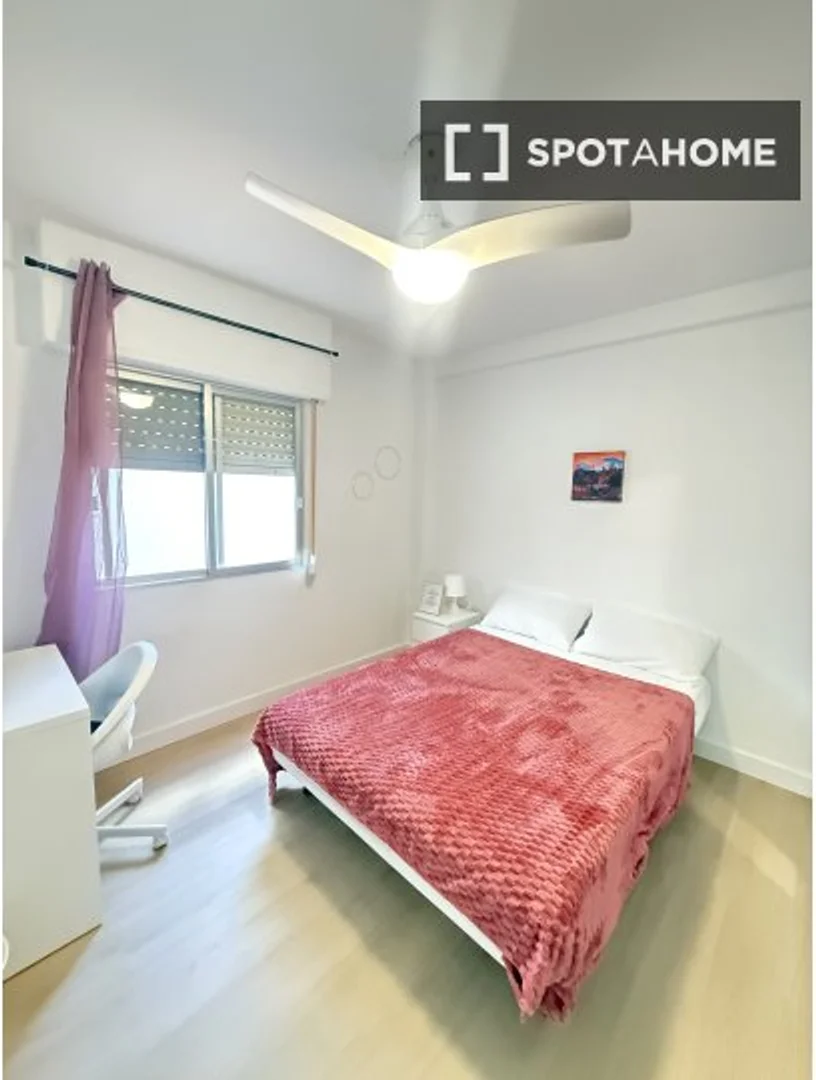 Habitación estudiantil económica con ubicación conveniente en 
