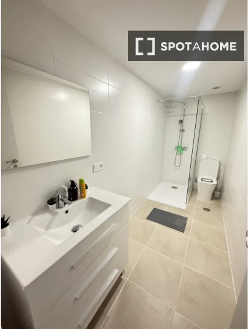 Habitación en apartamento estudiantil en alquiler en , completamente amueblado