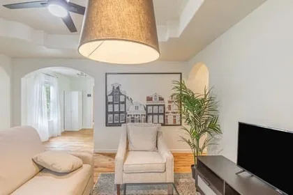 Private room at 78752, image 6 of 16