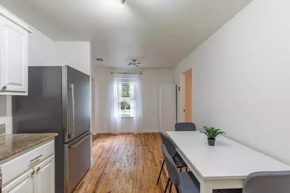 Private room at 78752, image 8 of 16