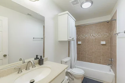 Private room at 78752, image 9 of 16