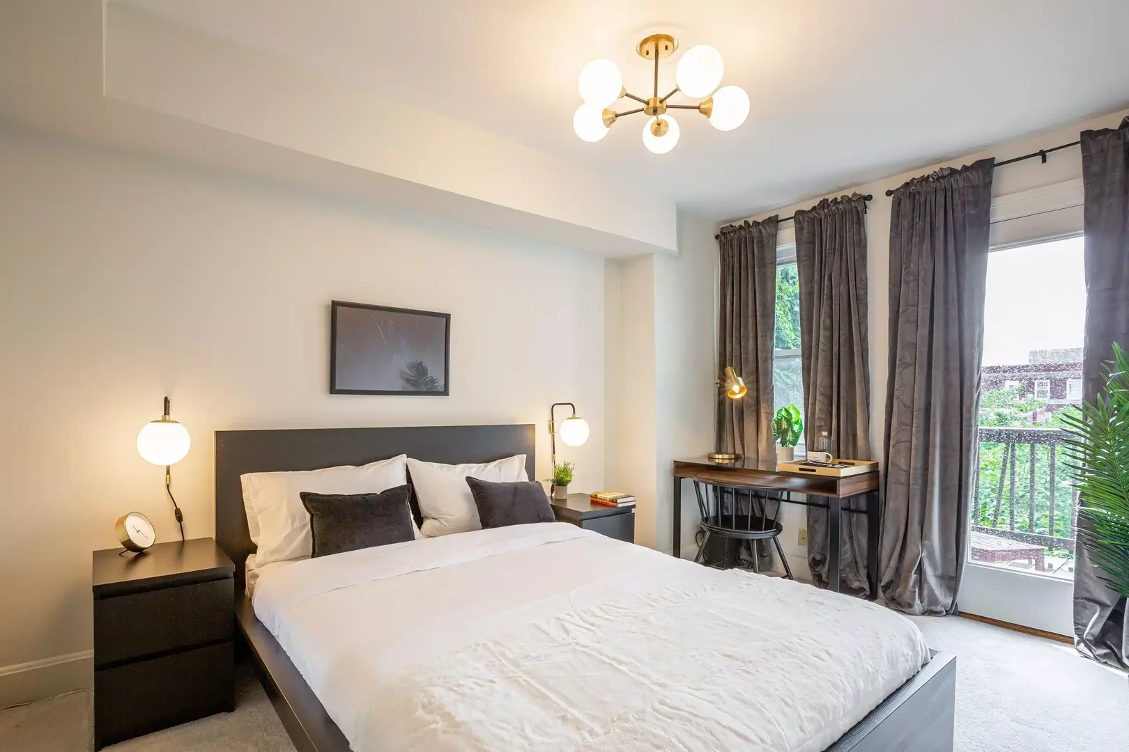 Affordable room for students with ample lighting in 