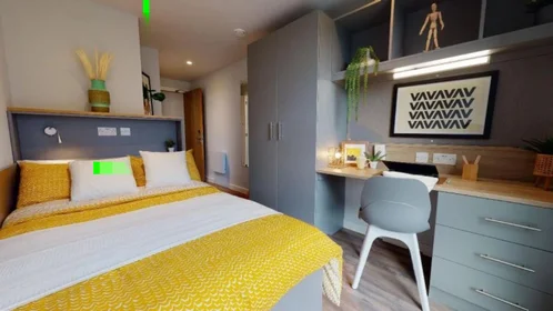 Quarto para alugar ao mês em {area}