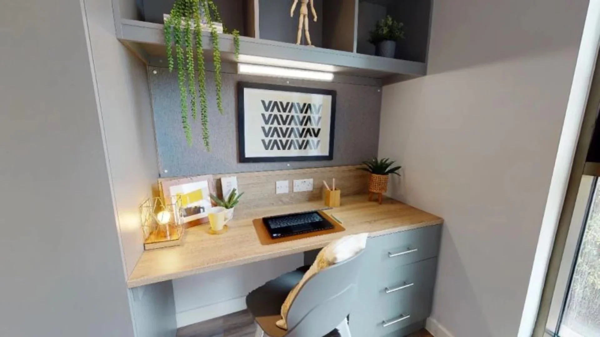 Quarto para alugar em apartamento de estudantes em , totalmente mobilado