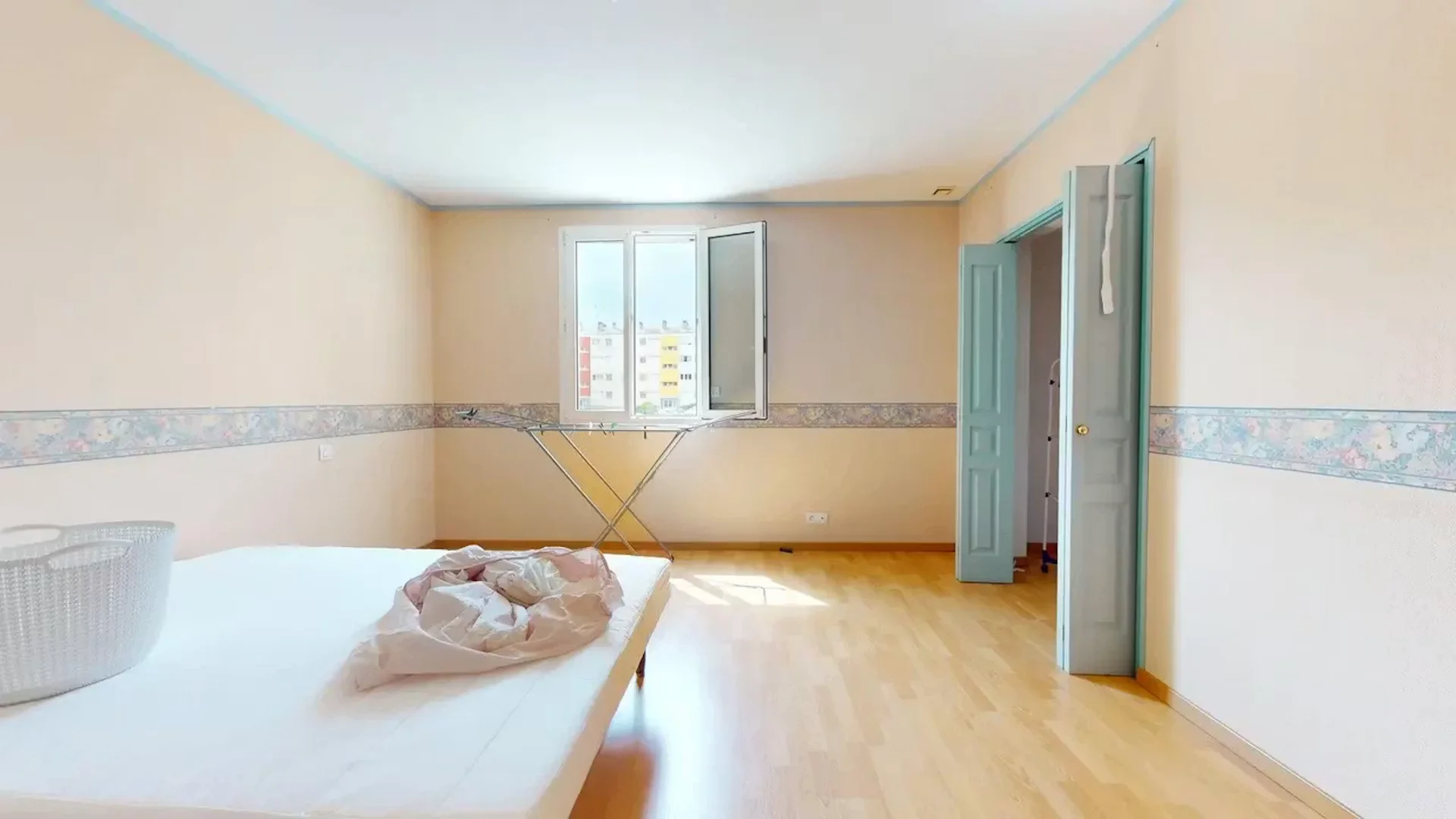 Funktionelles Studentenzimmer perfekt zum Studieren in 