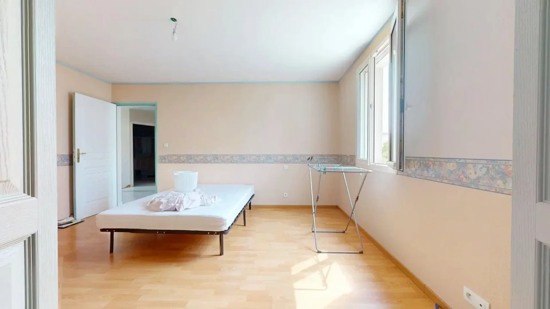 Zimmer in Studentenwohnung in  zu vermieten, voll möbliert