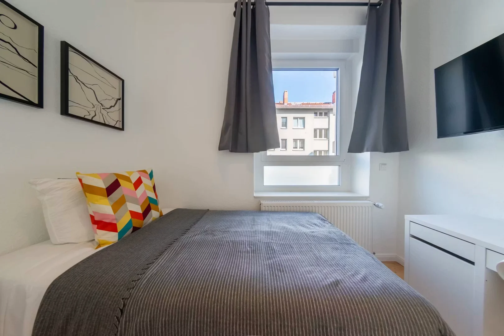 Funktionelles Studentenzimmer perfekt zum Studieren in