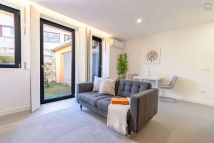 Appartement entièrement meublé à {area}