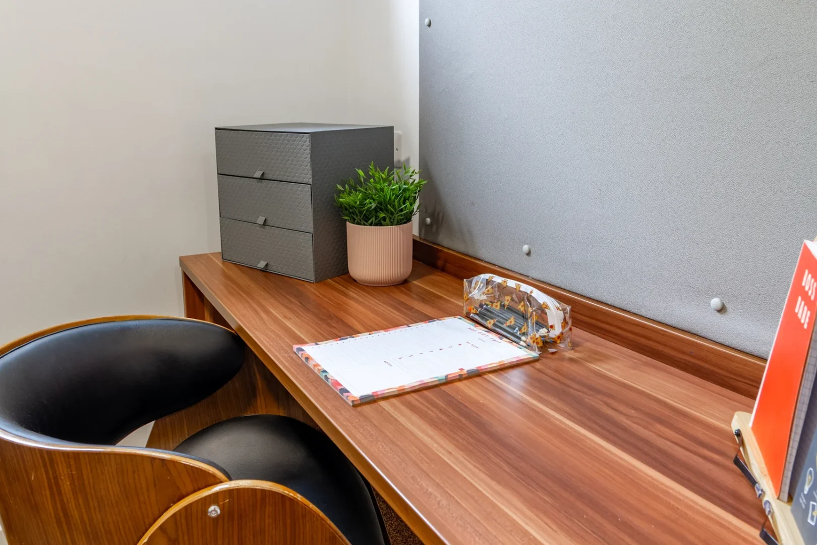 Zimmer in Studentenwohnung in  zu vermieten, voll möbliert