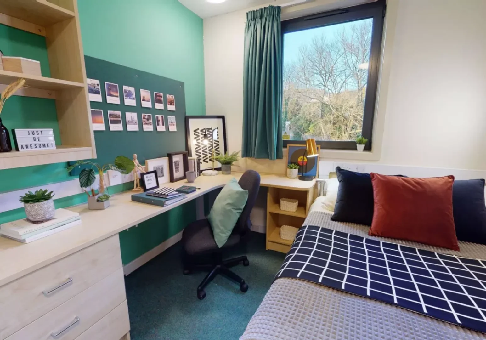 Habitación para estudiantes en con área de estudio y facilidades compartidas