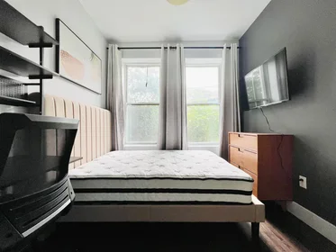 Apartamento inteiro em residência em 1869 Madison Street,   1R, Ridgewood, New York, NY, 11385, imagem 2 de 14