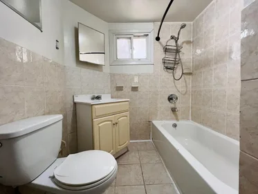 Apartamento inteiro em residência em 1869 Madison Street,   1R, Ridgewood, New York, NY, 11385, imagem 11 de 14