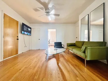 Apartamento inteiro em residência em 1869 Madison Street,   1R, Ridgewood, New York, NY, 11385, imagem 8 de 14