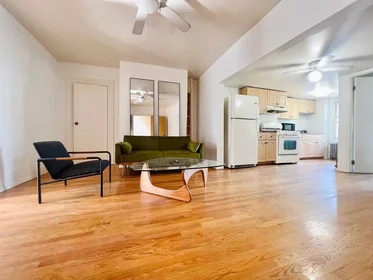 Apartamento inteiro em residência em 1869 Madison Street,   1R, Ridgewood, New York, NY, 11385, imagem 9 de 14