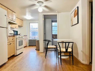 Apartamento inteiro em residência em 1869 Madison Street,   1R, Ridgewood, New York, NY, 11385, imagem 10 de 14
