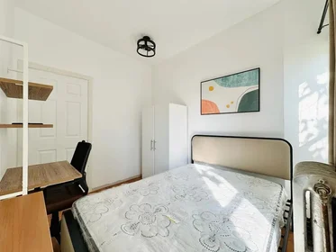 Apartamento inteiro em residência em 72 Van Buren Street,  3, Bedford-Stuyvesant, New York, NY, 11221, imagem 3 de 13