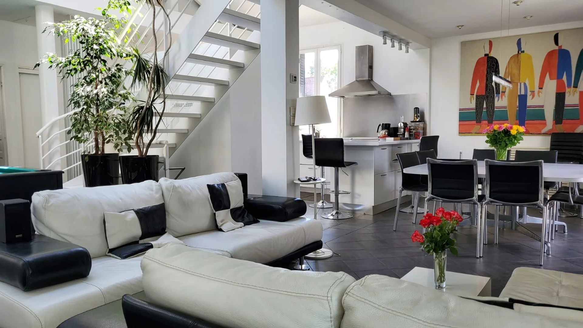 Chambre confortable pour étudiants disponible dans 