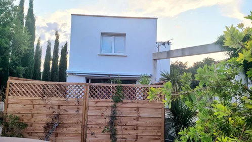 Apartamento inteiro em Chemin de Charpenas, imagem 2 de 13
