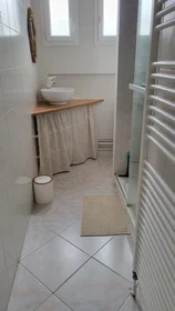Apartamento inteiro em Rue Clovis Hugues, imagem 7 de 15