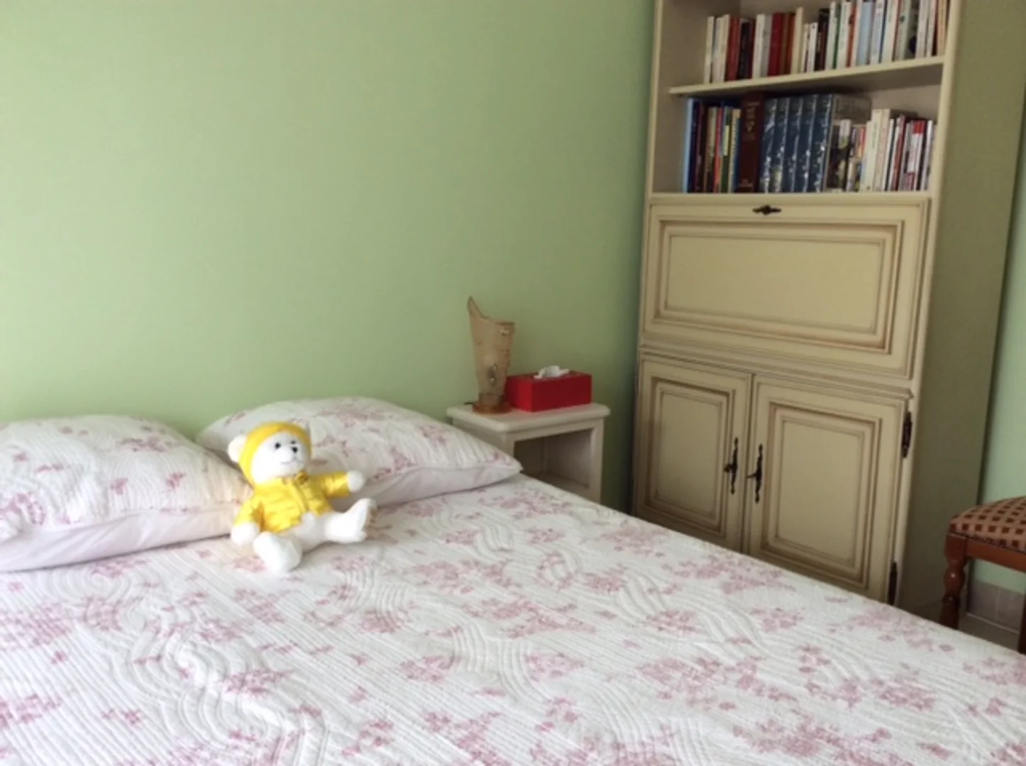 Budget-friendly student room close to campus in 
