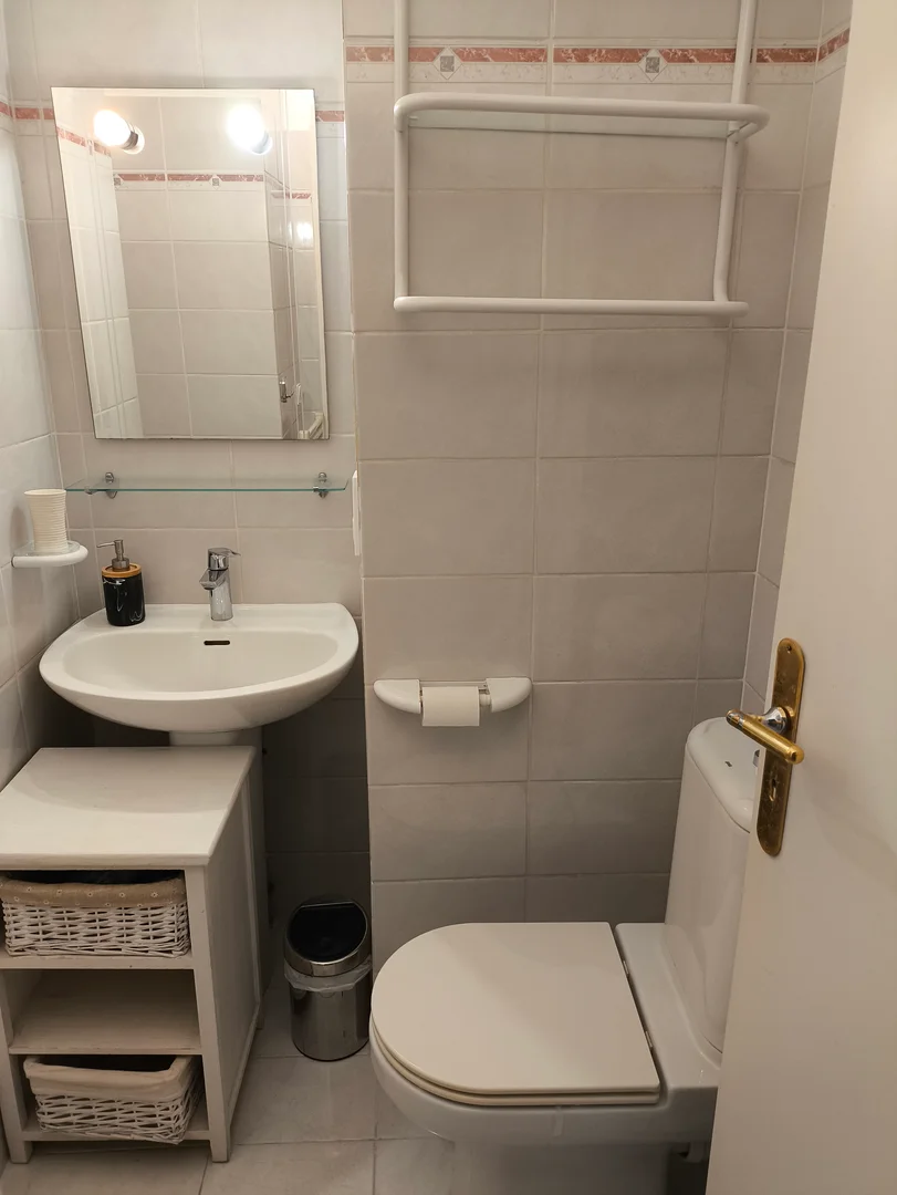 Economical student room with convenient location in 