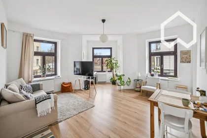 Alojamiento con 3 habitaciones en {area}