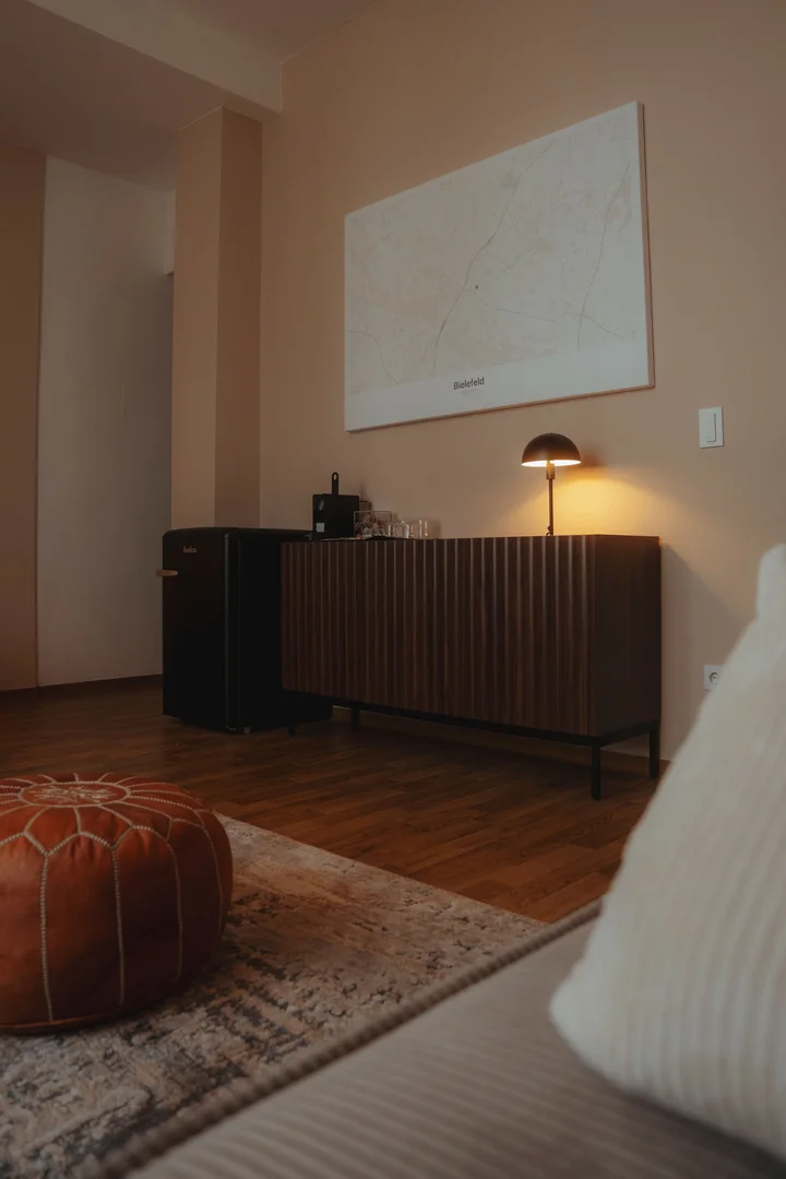 'de öğrenci dairesinde, tamamen mobilyalı kiralık oda