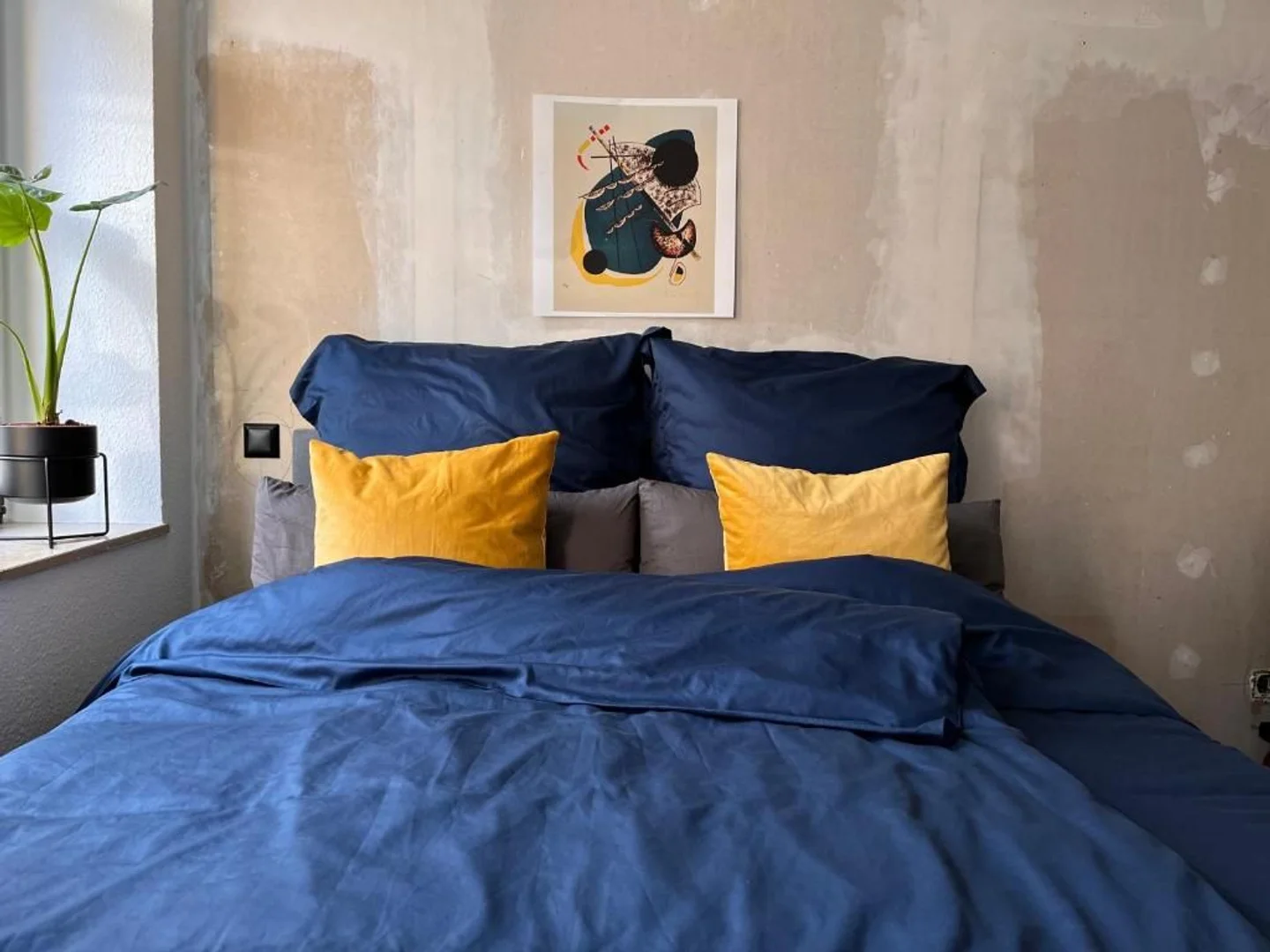 Bezahlbares Zimmer für Studenten mit ausreichender Beleuchtung in