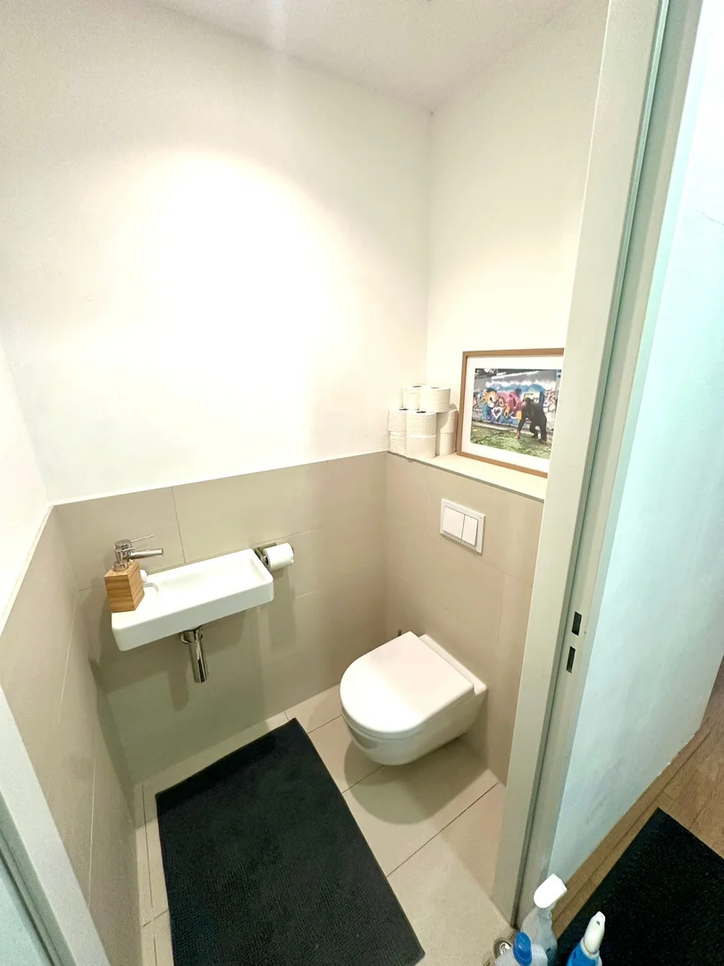 Self-contained studio for students in central 