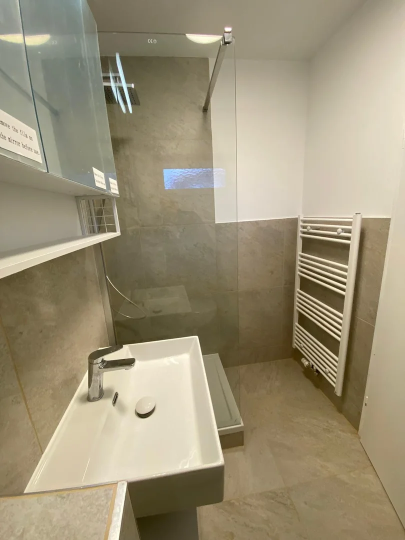 Habitación estudiantil económica con ubicación conveniente en 