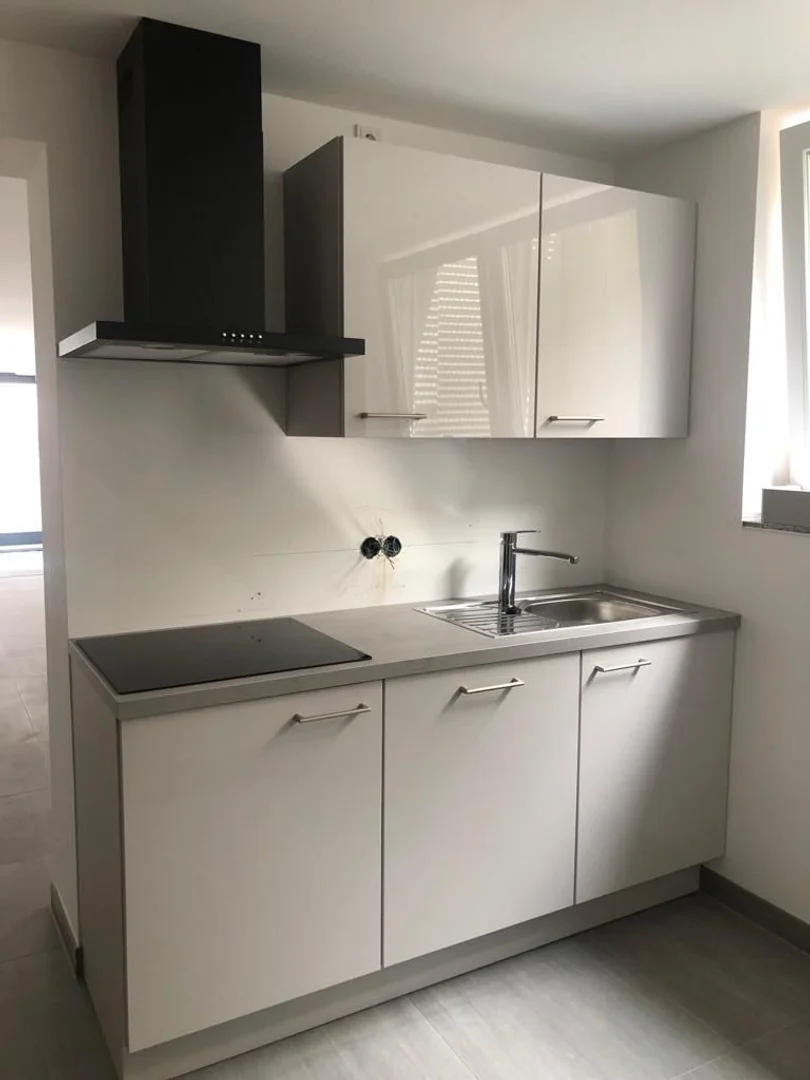 Habitación para estudiantes en  con área de estudio y facilidades compartidas