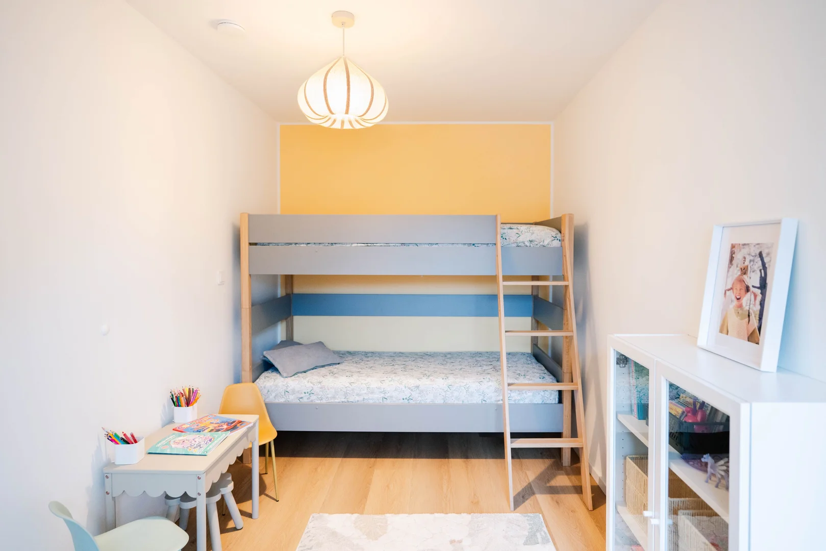 Chambre d'étudiant à avec espace d'étude et installations communes