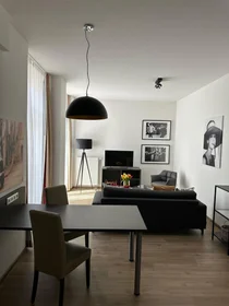 Apartamento inteiro em Jürgen-Ponto-Platz, imagem 2 de 12