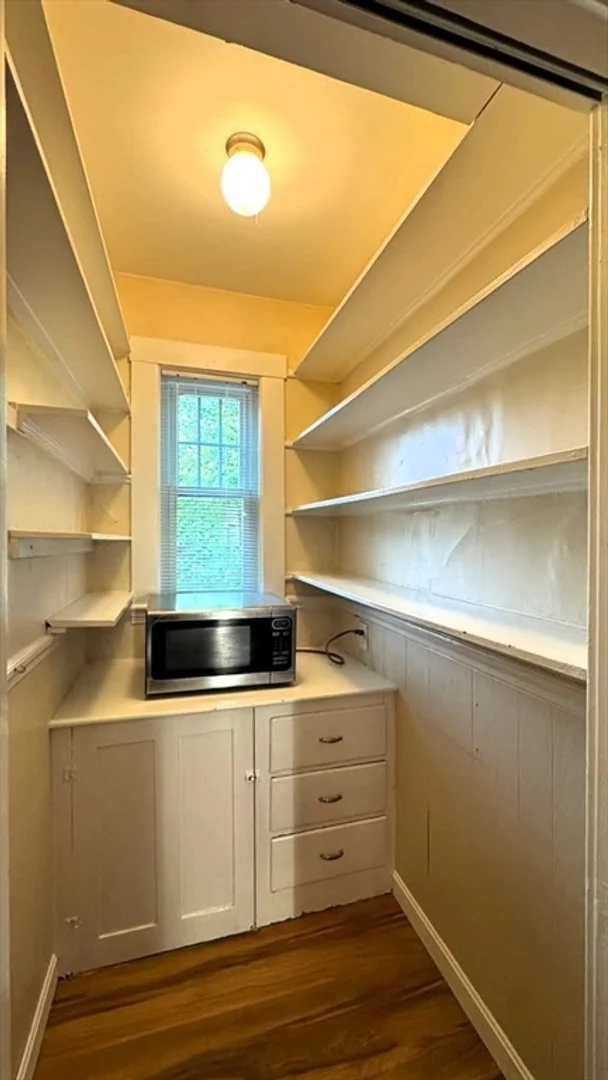 114, Fayerweather St., Unit 2, West Cambridge, Cambridge, MA, 02138
