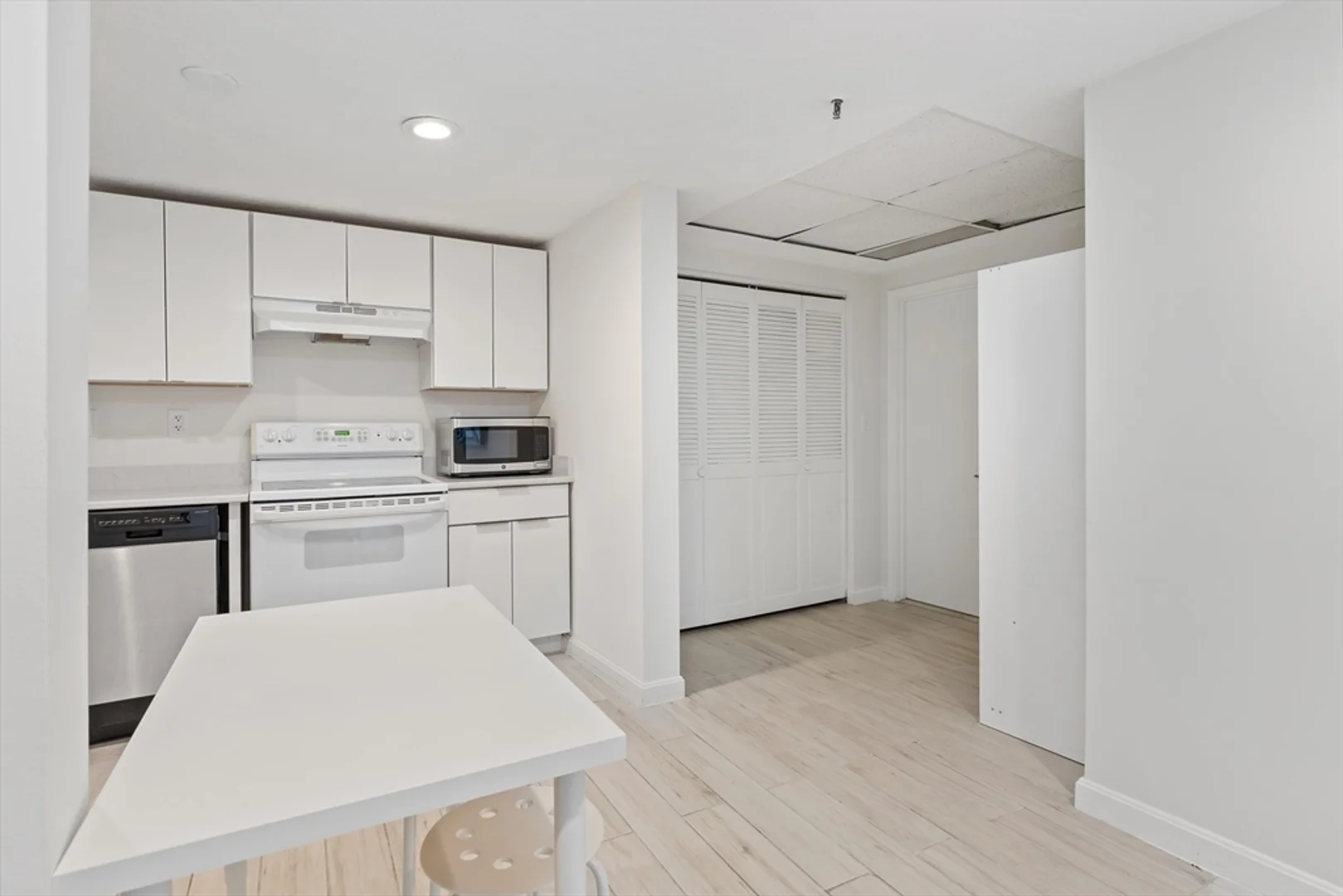 1427, Commonwealth Ave., Unit 102, Brighton, Boston, MA, 02135