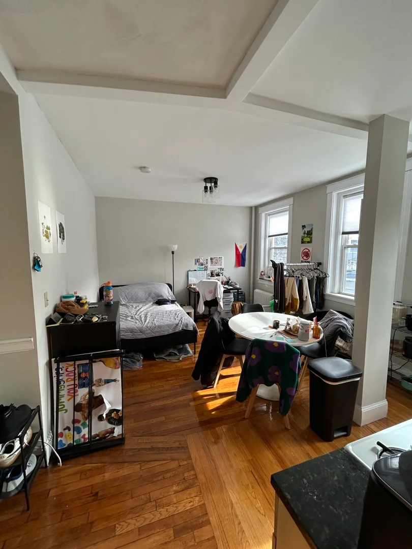 Minimalist student studio in  with efficient layout