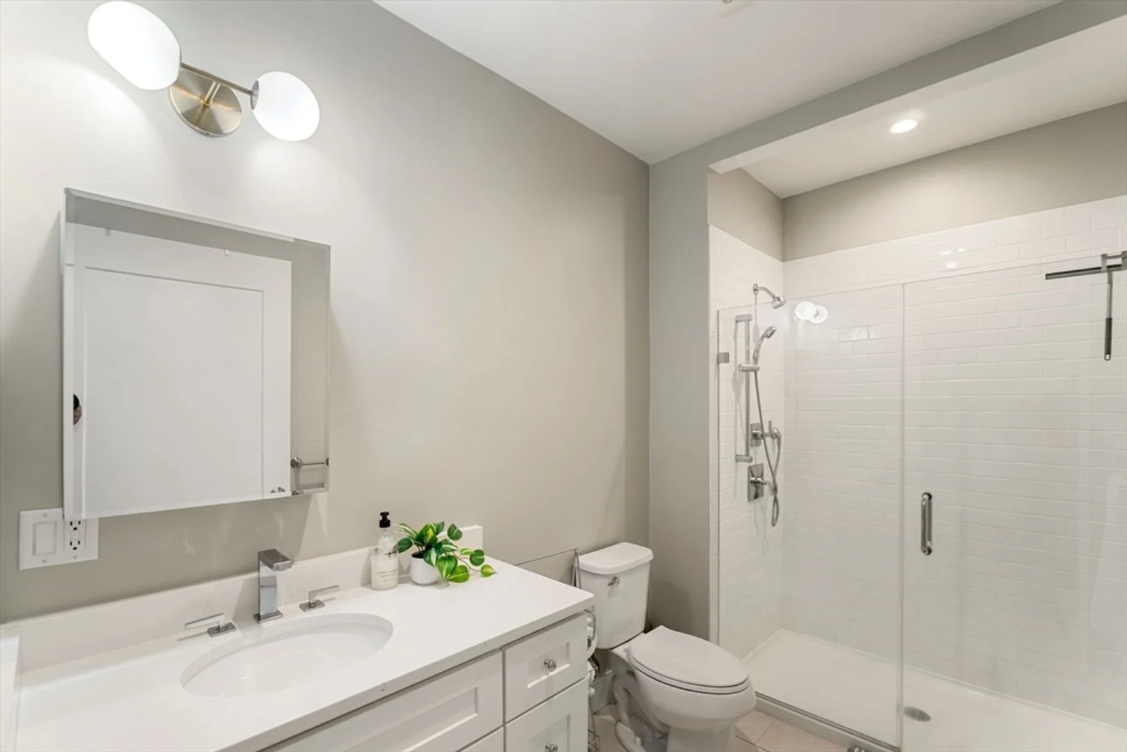 1457, Tremont St., Unit 301, Mission Hill, Boston, MA, 02120