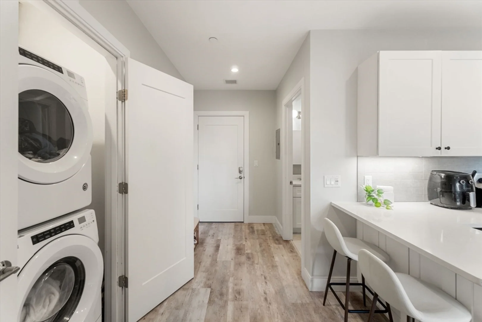 1457, Tremont St., Unit 301, Mission Hill, Boston, MA, 02120