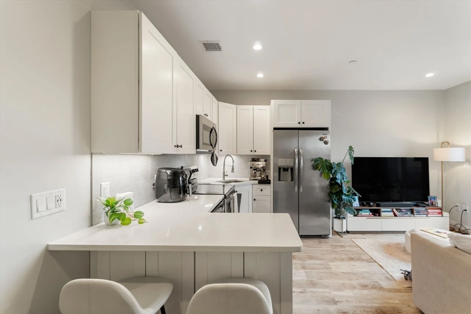 1457, Tremont St., Unit 301, Mission Hill, Boston, MA, 02120