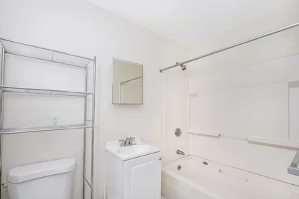 Logement entier en résidence à 12, Kilby St., Unit 2L, Union Square, Somerville, MA, 02143, image 16 de 17