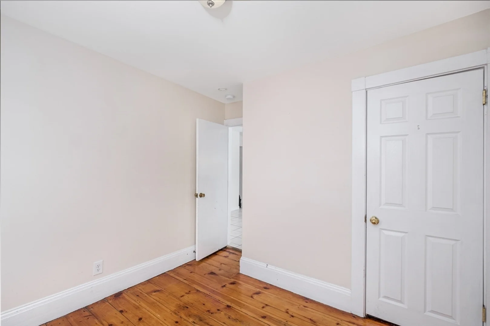 12, Kilby St., Unit 2L, Union Square, Somerville, MA, 02143