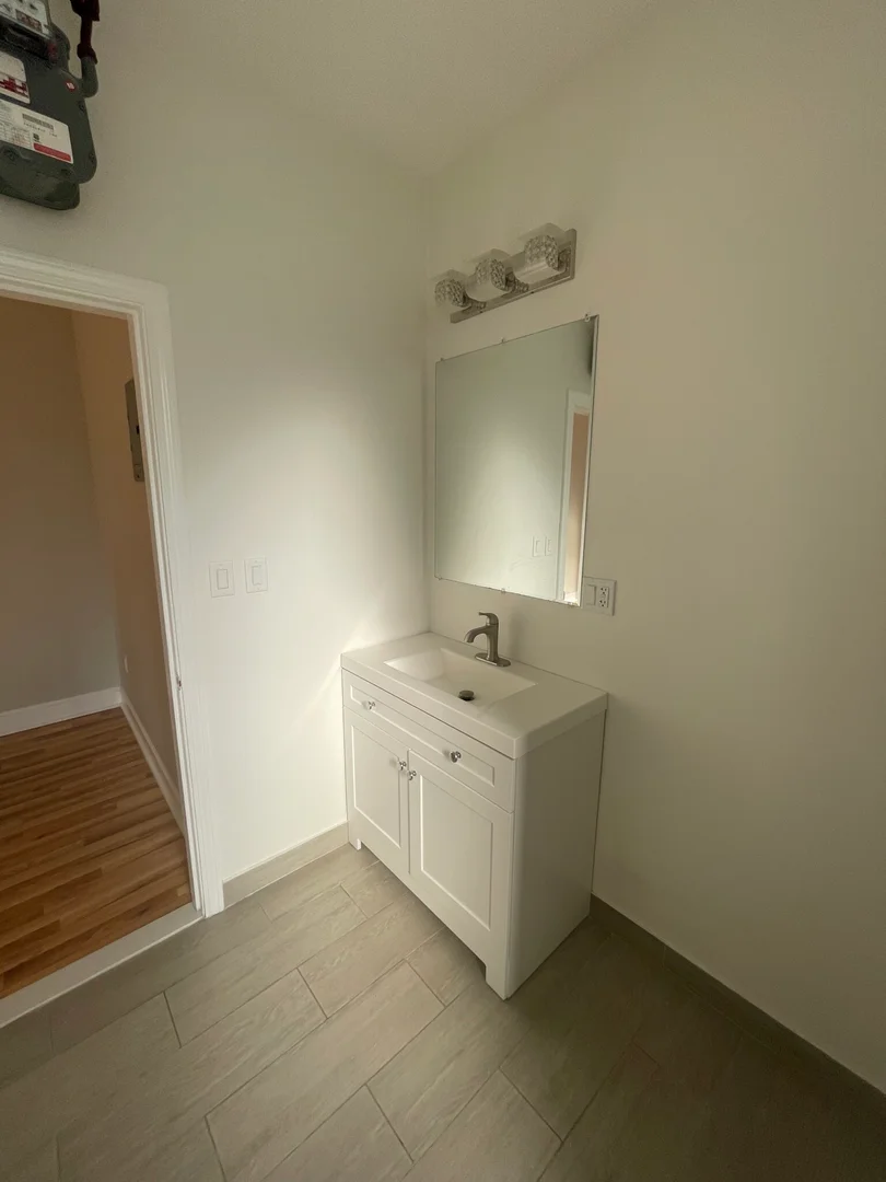 Self-contained studio for students in central 
