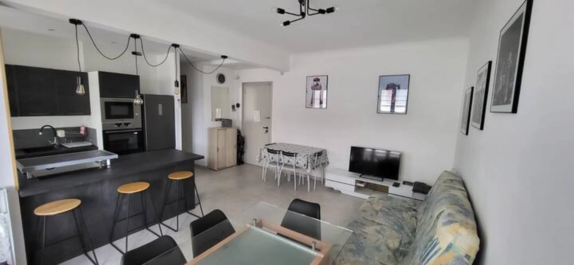 Convenient studio apartment for student living in 