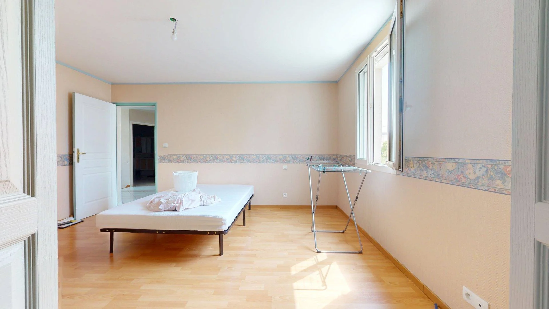 Student-friendly room in  with modern amenities