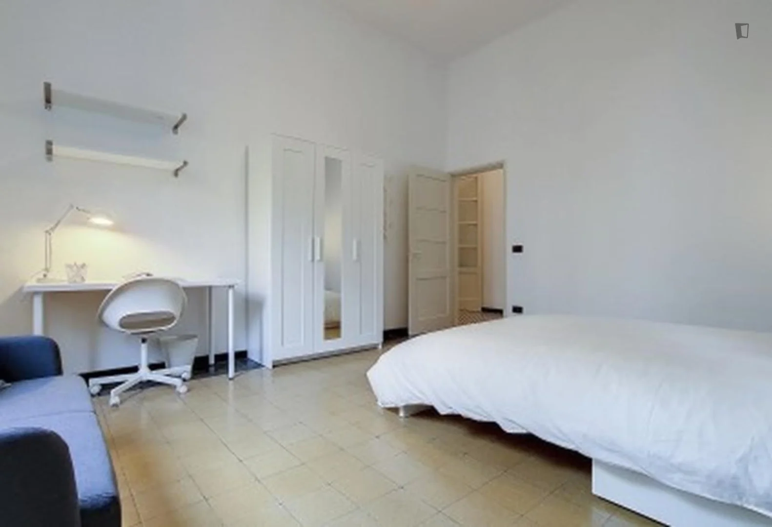 Student-friendly room in  with modern amenities