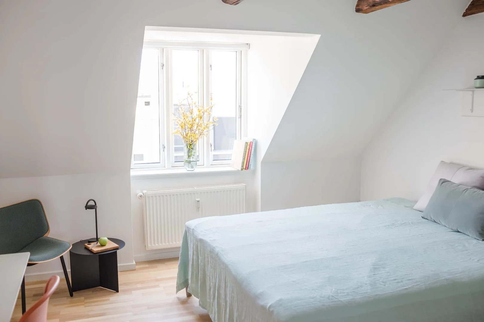 Quarto para alugar em apartamento de estudantes em , totalmente mobilado
