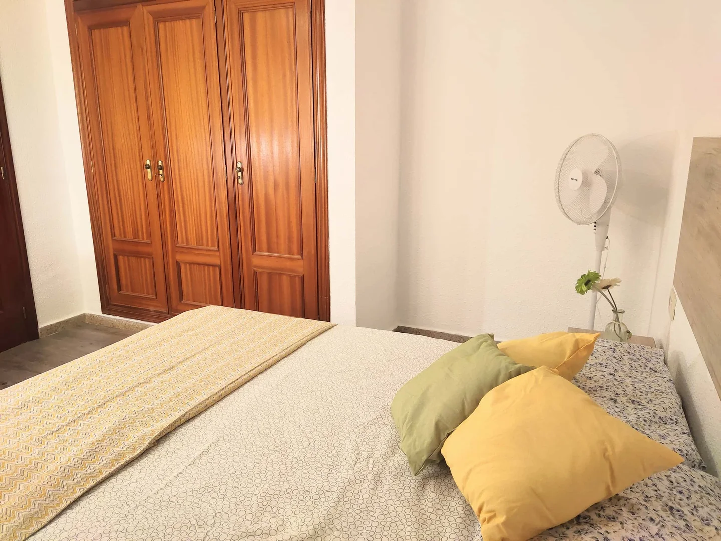 Quarto para alugar em apartamento de estudantes em , totalmente mobilado